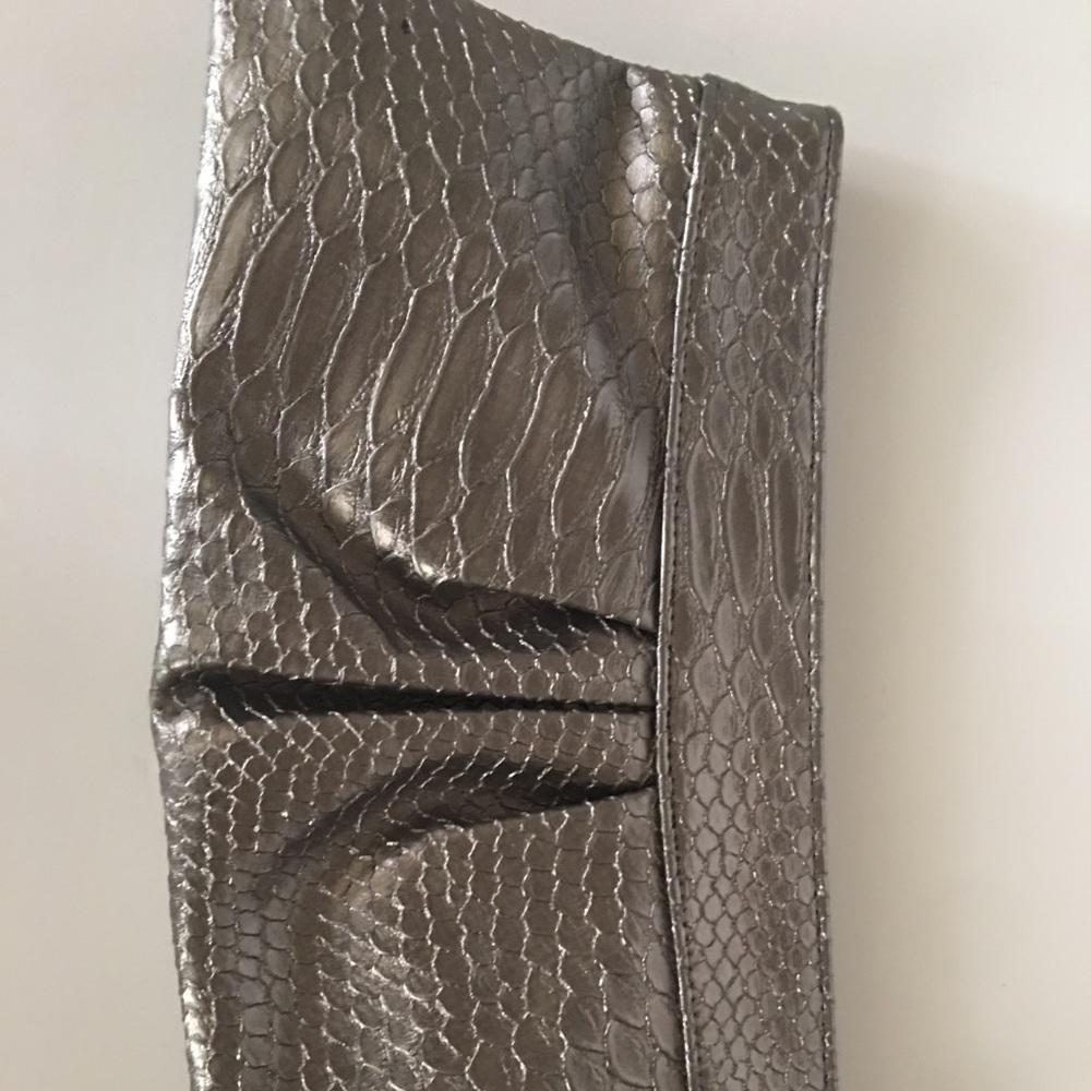 Gray clutch